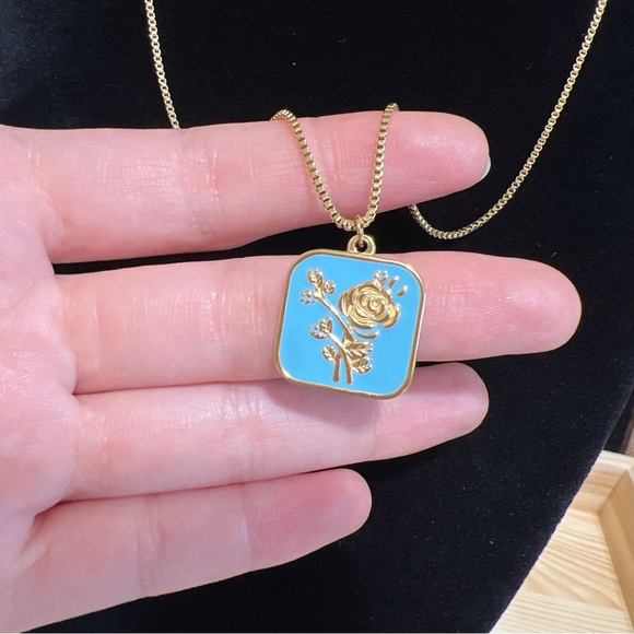 Jewelry - ✨Pretty gold rose in blue square, stainless steel